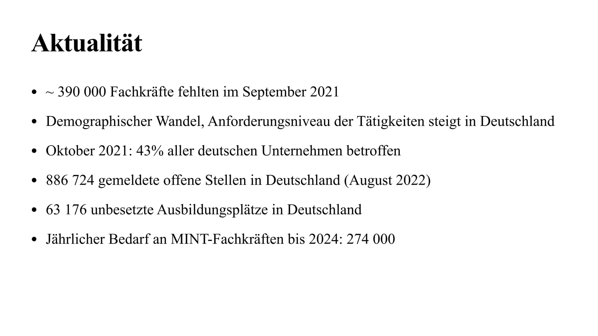 Fachkräftemangel
SoWi ZK, Q2, Schuljahr 22/23
WIESO FÜHLE
ICH MICH SO,
SCHLAPP HERR
DOKTOR?
Wir suchen
dringend
Fachkräfte!
SIE HABEN
FACHKR
