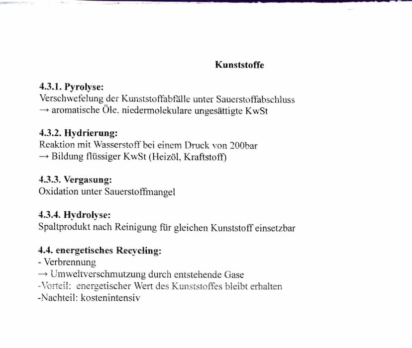 2. Bau
Kunststoffe
1. Einteilung nach Verhalten bei Wärmezufuhr
Thermoplasten: gehen in plastischen Zustand über und lassen sich verformen P