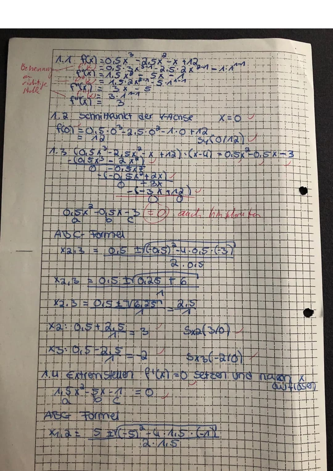 Ganzrationale Funktionen 3. Grades
Punkte: 37,7745 P Note: 84% (2)
· 89% 2
Berechnen Sie auf einem Rechenblatt. Ohne Rechenweg gibt es keine