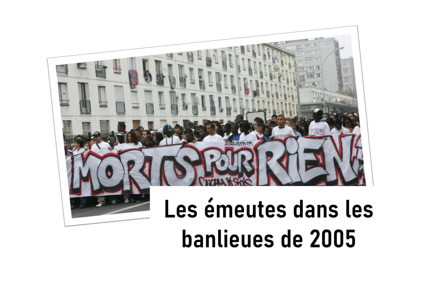 7777
JACIE
230ctobre 05
MORTS POUR RIEN
Crans
Les émeutes dans les
banlieues de 2005 Informations le plus importants
• Des émeutes
• 27. Oct