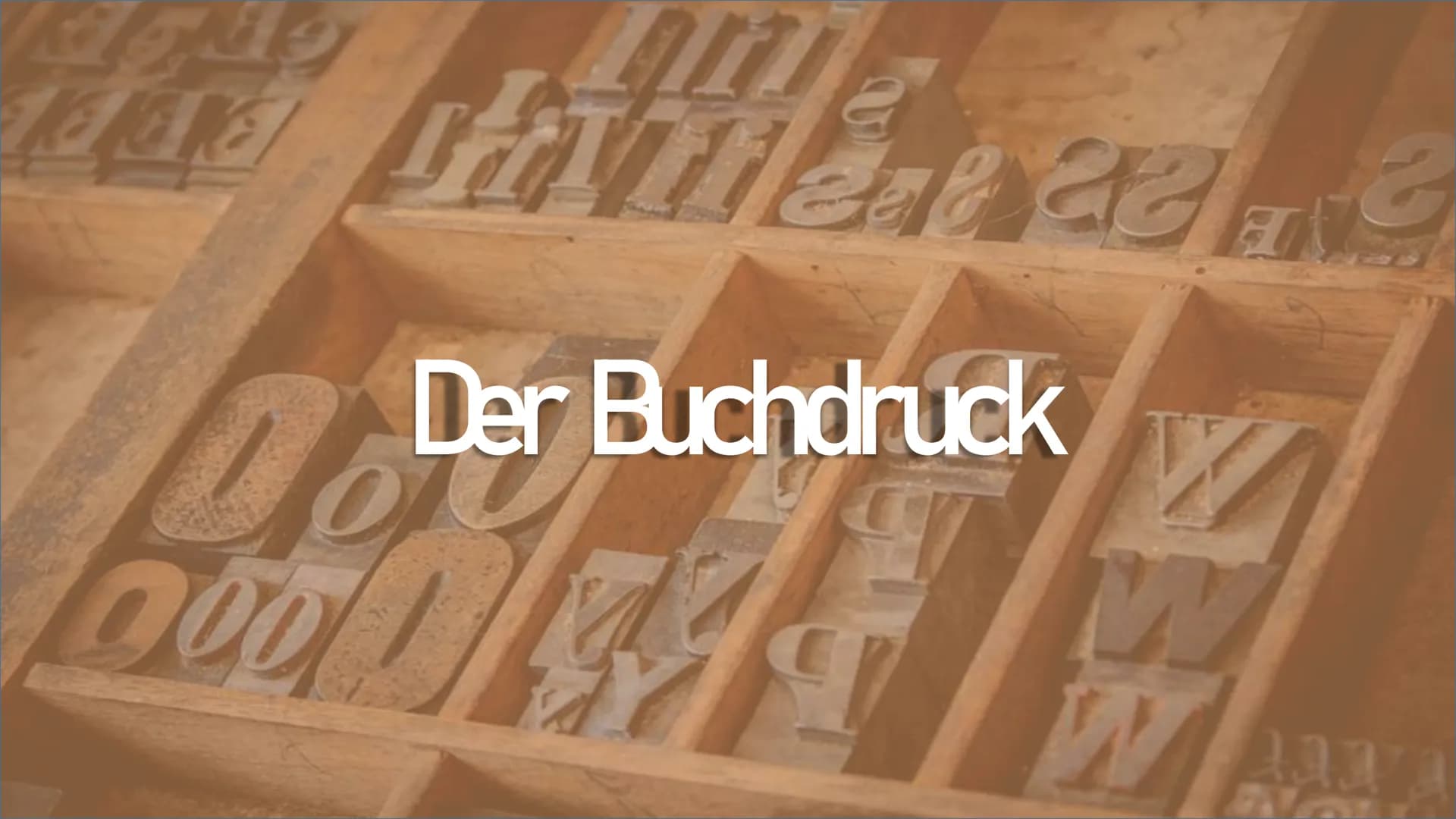Adaa ohime 23
Damen
D
000
Der Buchdruck Gliederung
Zeit vor dem Buchdruck
• Drucktechniken
•
Papierherstellung
• Holzschnitt
Stempeldruck
De