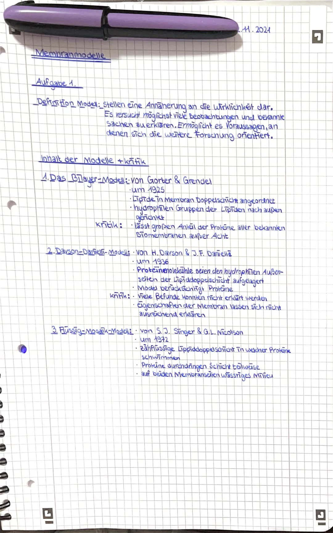 Membranmodelle
Aufgabe 1.
Definition Modell: Stellen eine Annäherung an die wirklichkeit dar.
Es versucht möglichst viele beobachtungen und 