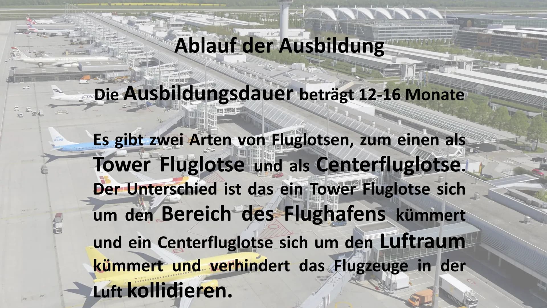 Traumberuf
Fluglotse Tätigkeiten
Als Fluglotse hat man die Aufgabe, für
Sicherheit im Flugverkehr zu sorgen.
Man ist dafür verantwortlich, d