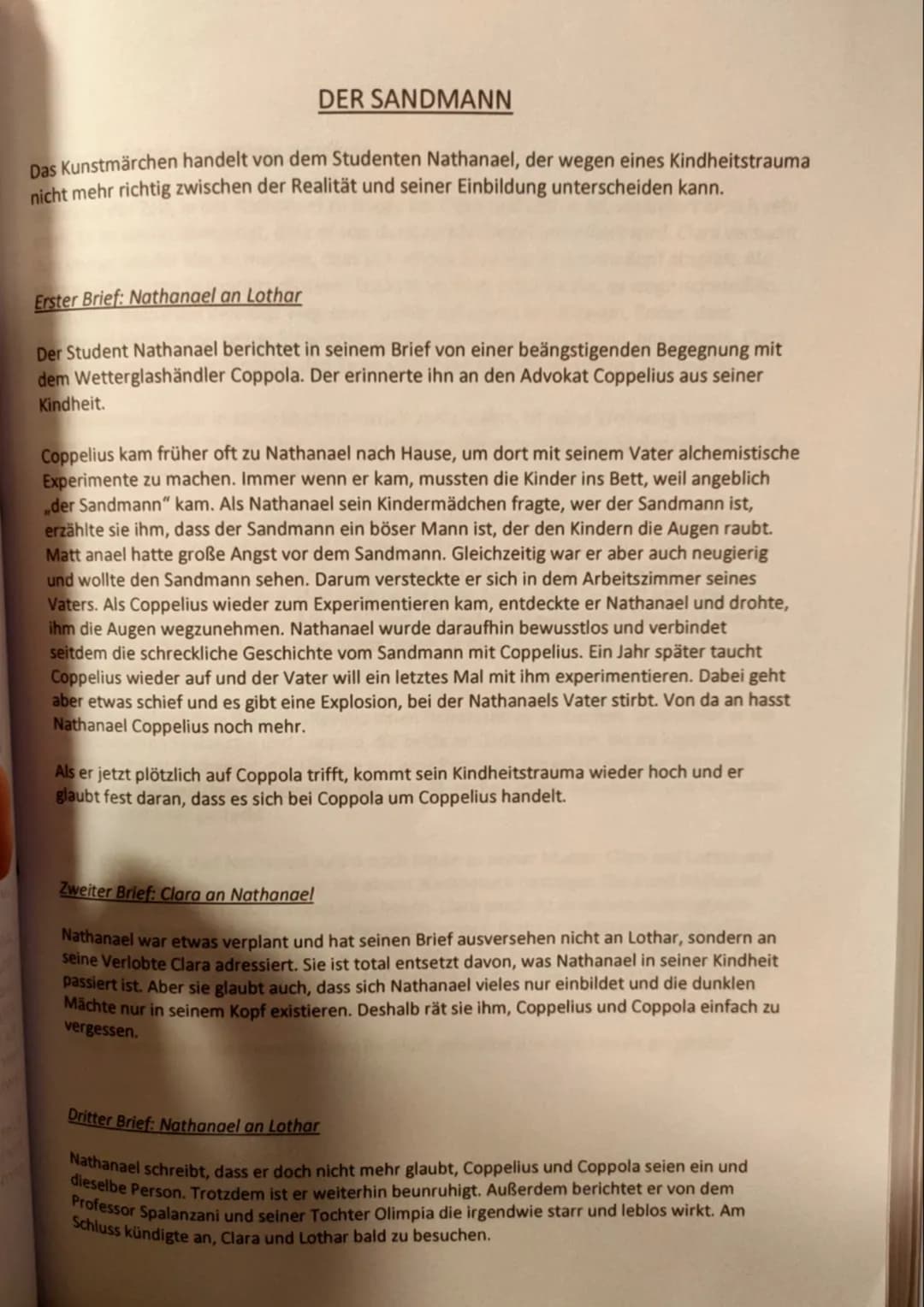 DER SANDMANN
Das Kunstmärchen handelt von dem Studenten Nathanael, der wegen eines Kindheitstrauma
nicht mehr richtig zwischen der Realität 