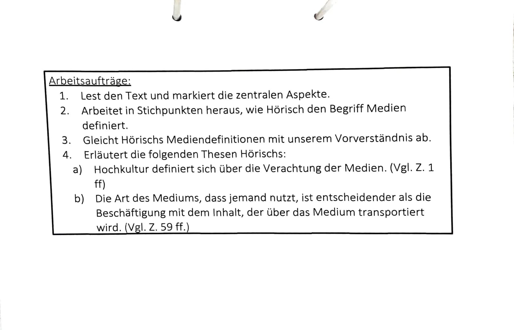 Arbeitsaufträge:
Lest den Text und markiert die zentralen Aspekte.
Arbeitet in Stichpunkten heraus, wie Hörisch den Begriff Medien
definiert