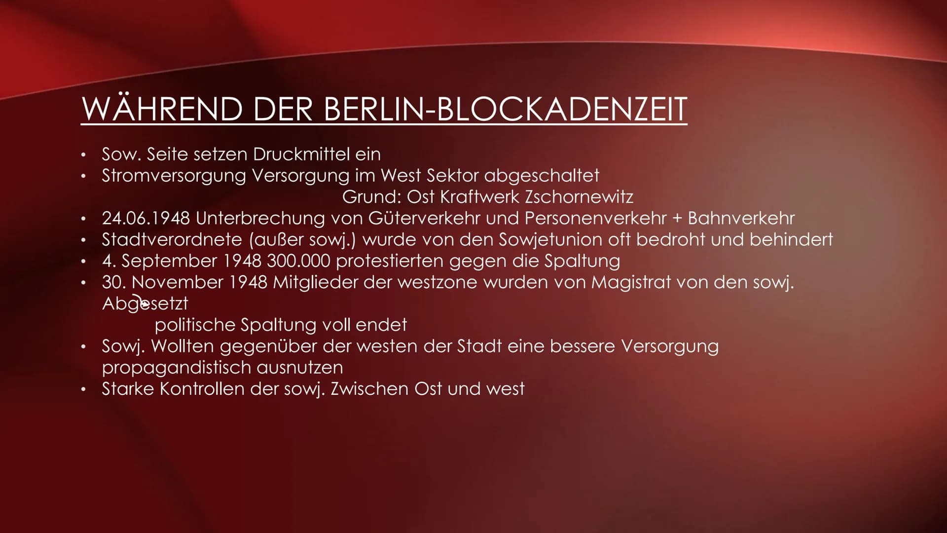 BERLIN-BLOCKADE UND
LUFTBRÜCKE
Ein Vortrag von: Oliver Beeken, Marwin Michelson,
Hannes Brandl, Isabell Stegemann GLIEDERUNG
Titelseite
Glie