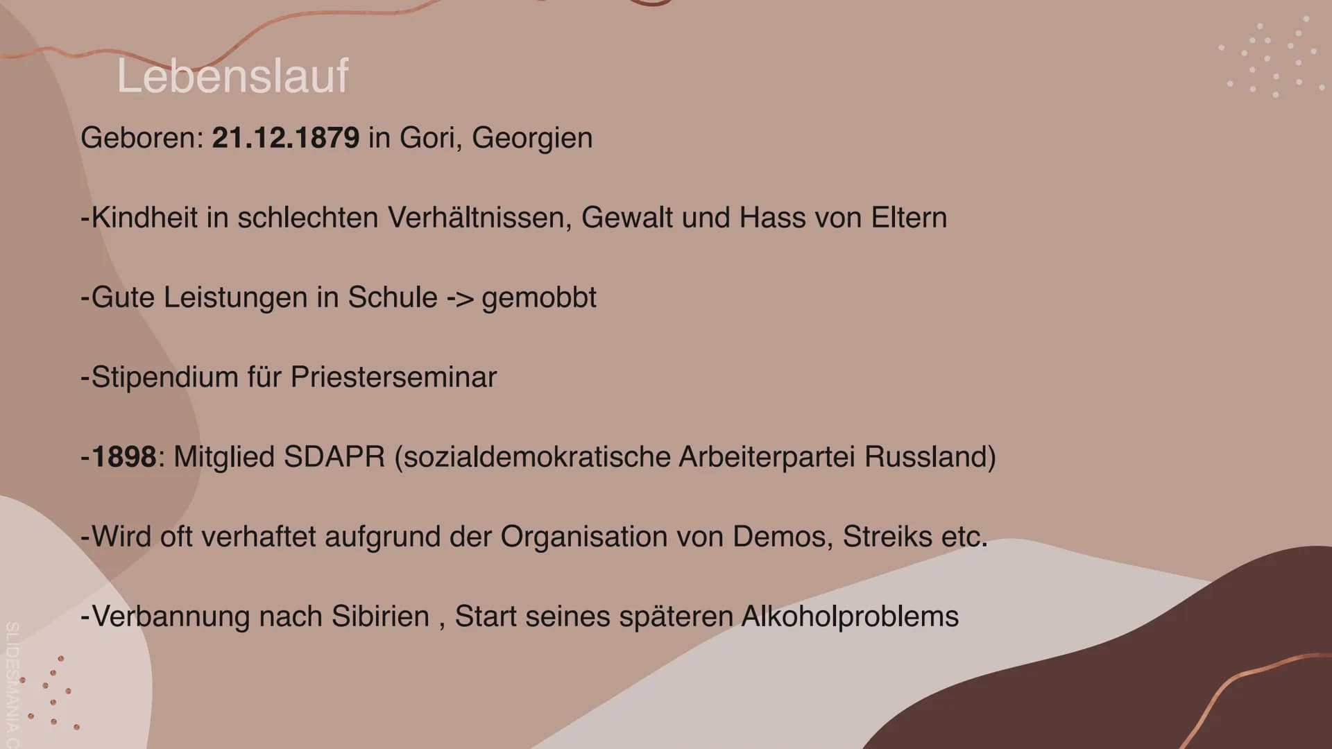 DESMANIA.C
66
,,Schluss mit der
Wer mehr
Gleichmacherei.
arbeitet, soll auch besser leben." SLIDESMANIA.CO
Russland unter Stalin
und die Sow