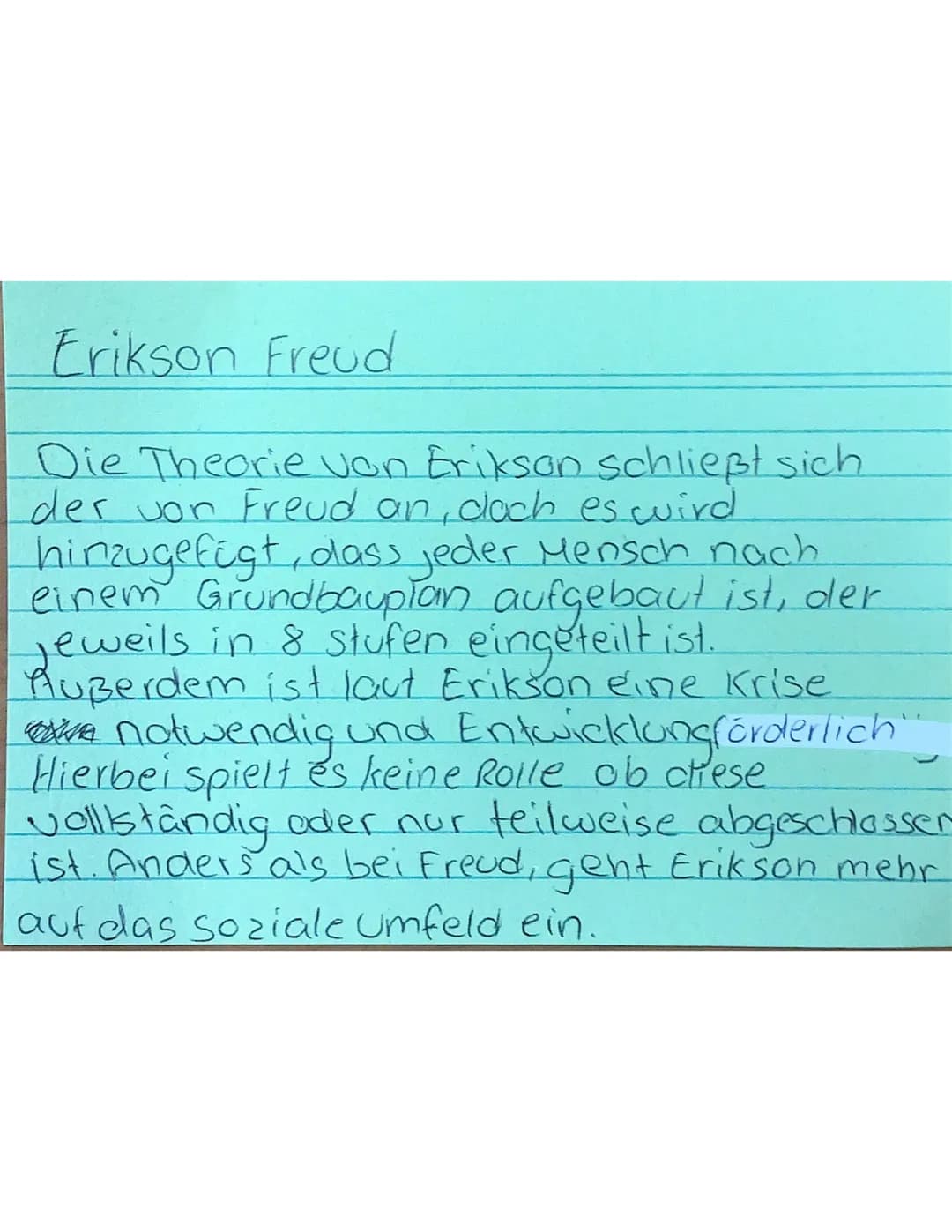 Erikson Freud
Die Theorie von Erikson schließt sich
der von Freud an, doch es wird
hinzugefügt, dass jeder Mensch nach
einem Grundbaupian au