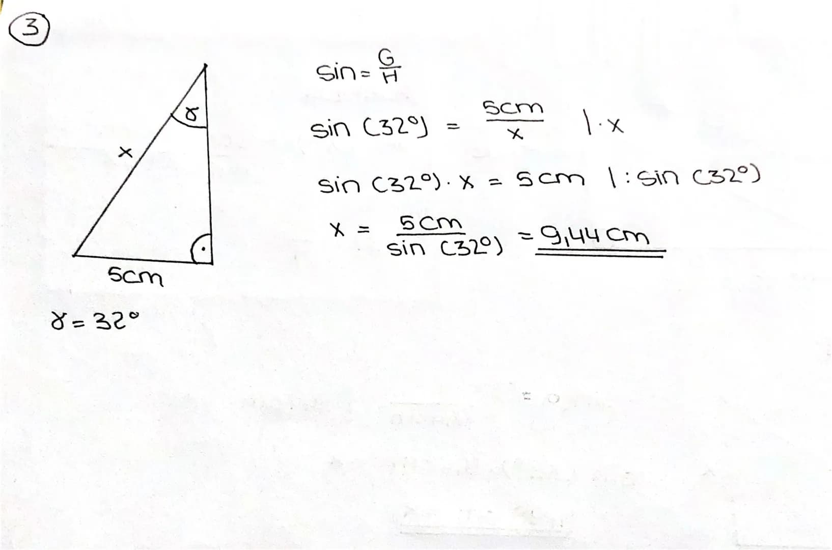 A
X
Hypotenuse
b
BEISPIELE
Skizze
-SINUS
An-Kathere
a = 32°
b = 9,4cm
B=37°
с
Diem
X
B
с
Gegan-
kathete
B
5°) =
sin (32°
= X
G5
Sin = H
FORM