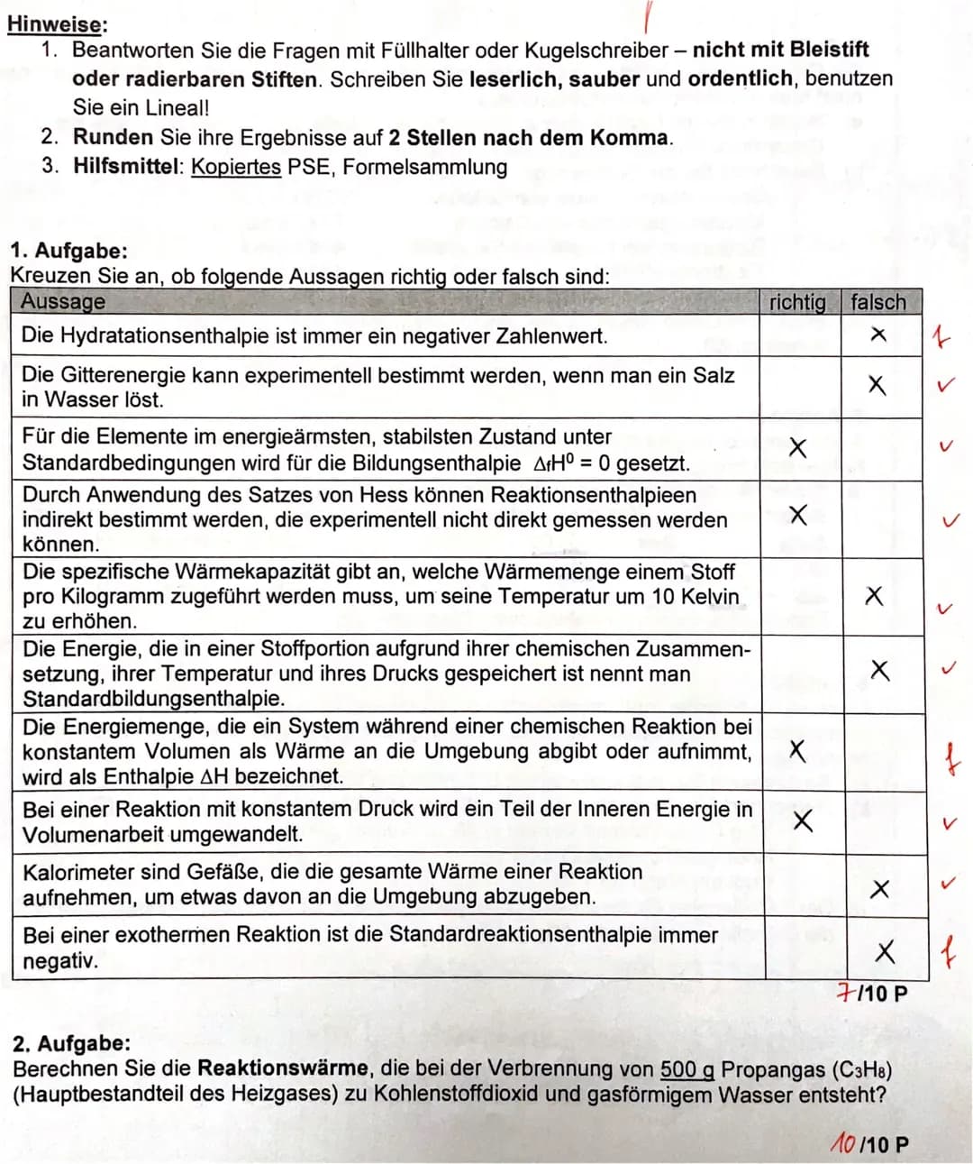 Hinweise:
1. Beantworten Sie die Fragen mit Füllhalter oder Kugelschreiber - nicht mit Bleistift
oder radierbaren Stiften. Schreiben Sie les
