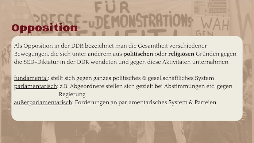 Oppositionen
in der DDR • 17. Juni 1953 Volksaufstand blutig niedergeschlagen-> Mehrheit wollte keine
kommunistische Herrschaft
Vorgeschicht