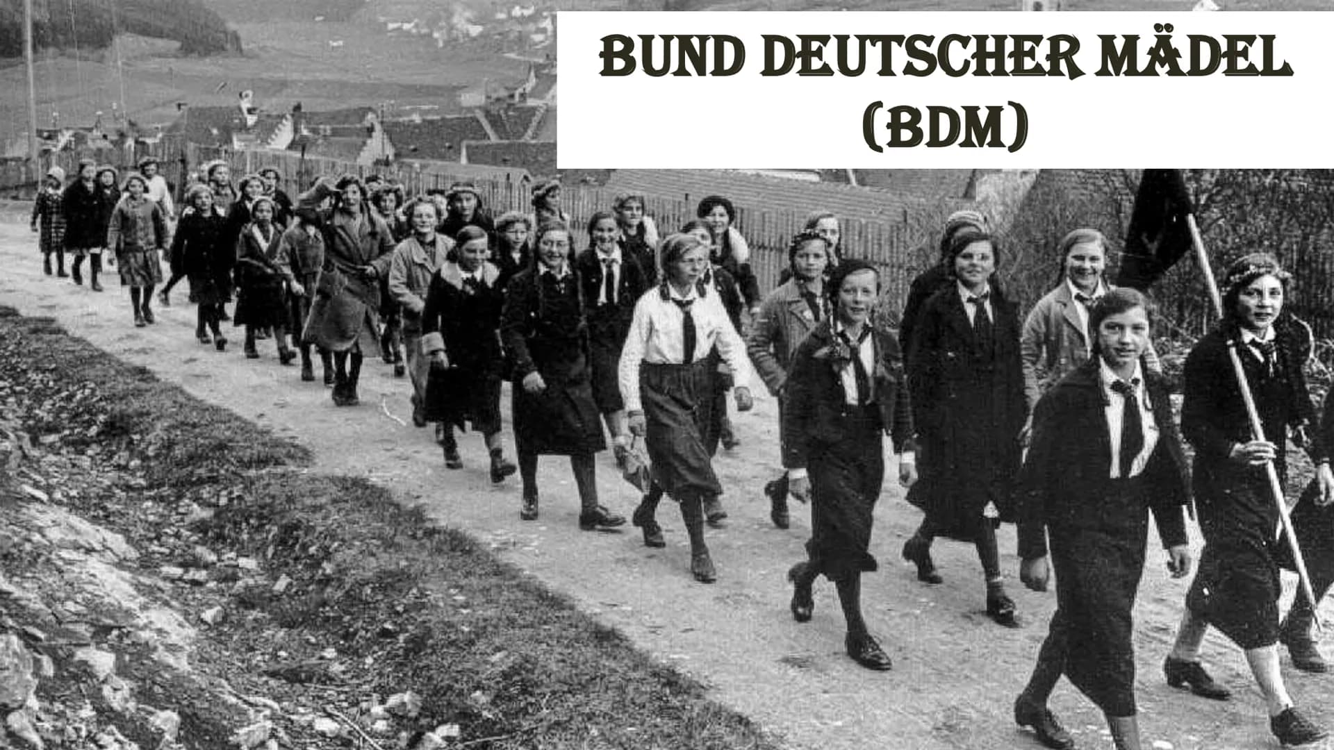 BUND DEUTSCHER MÄDEL
(BDM) Inhaltsverzeichnis
01
Allgemein
04
Vom Mädchen
zur Frau in der
NS-Zeit
02
Entwicklung
05
Inhalte der
Jugendarbeit