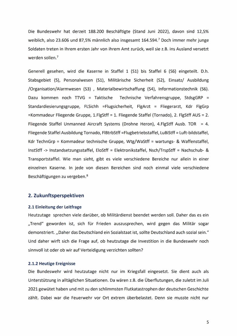 Wirtschaftspraktikumsbericht
von der
1
BUNDESWEHR
Leitfrage:
Sollte heutzutage noch vom Staat in die Bundeswehr
investiert werden?
Von Svea 