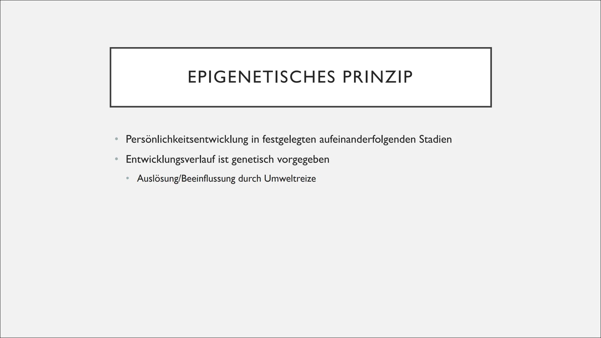 ERIKSONS PSYCHOSOZIALER
ERKLÄRUNGSANSATZ
Eine Präsentation von Lilith INHALTSVERZEICHNIS
Erik H. Erikson
Kritik an Freud
Ich- Identität bzw.
