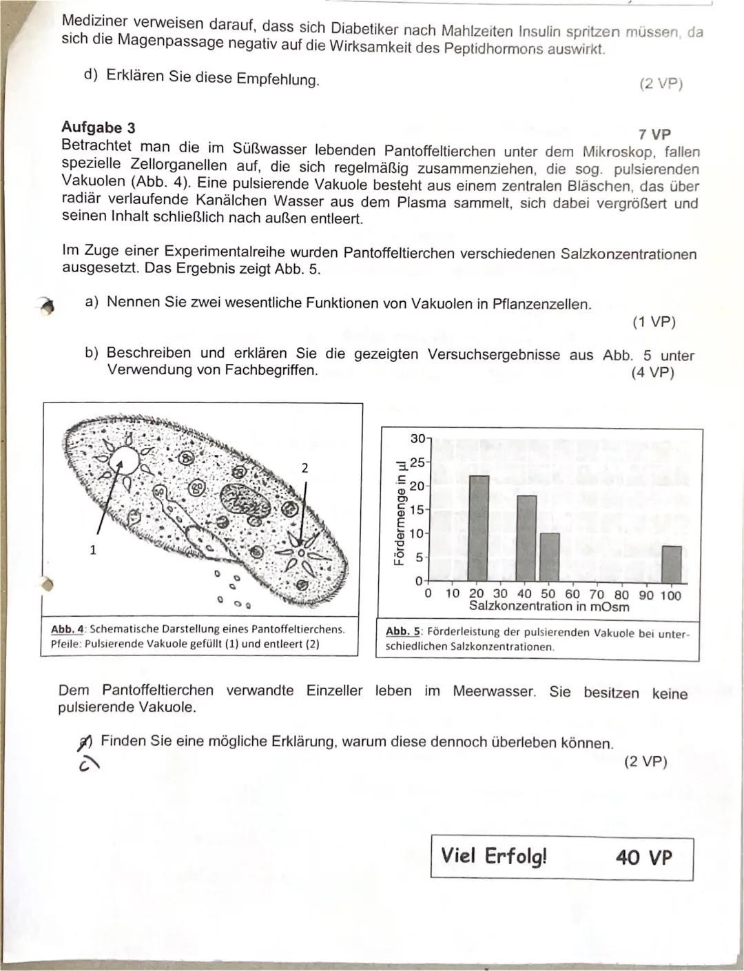 1
18 VP
Aufgabe 1
Zellen gelten als Grundbaustein allen Lebens. Abb. 1 zeigt eine Schemaskizze (Mitte) einer
von bestimmten
tierischen Zelle