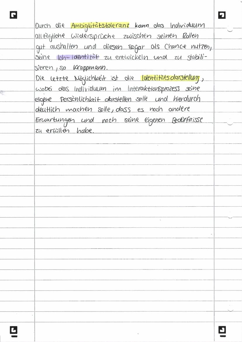 G
Identitätsbegriff
SOZIALE IDENTITÄT
-gesellschaftliche Erwartungen
an das Individuum, sich in
einer Rolle zu verhalten wie
alle anderen
->