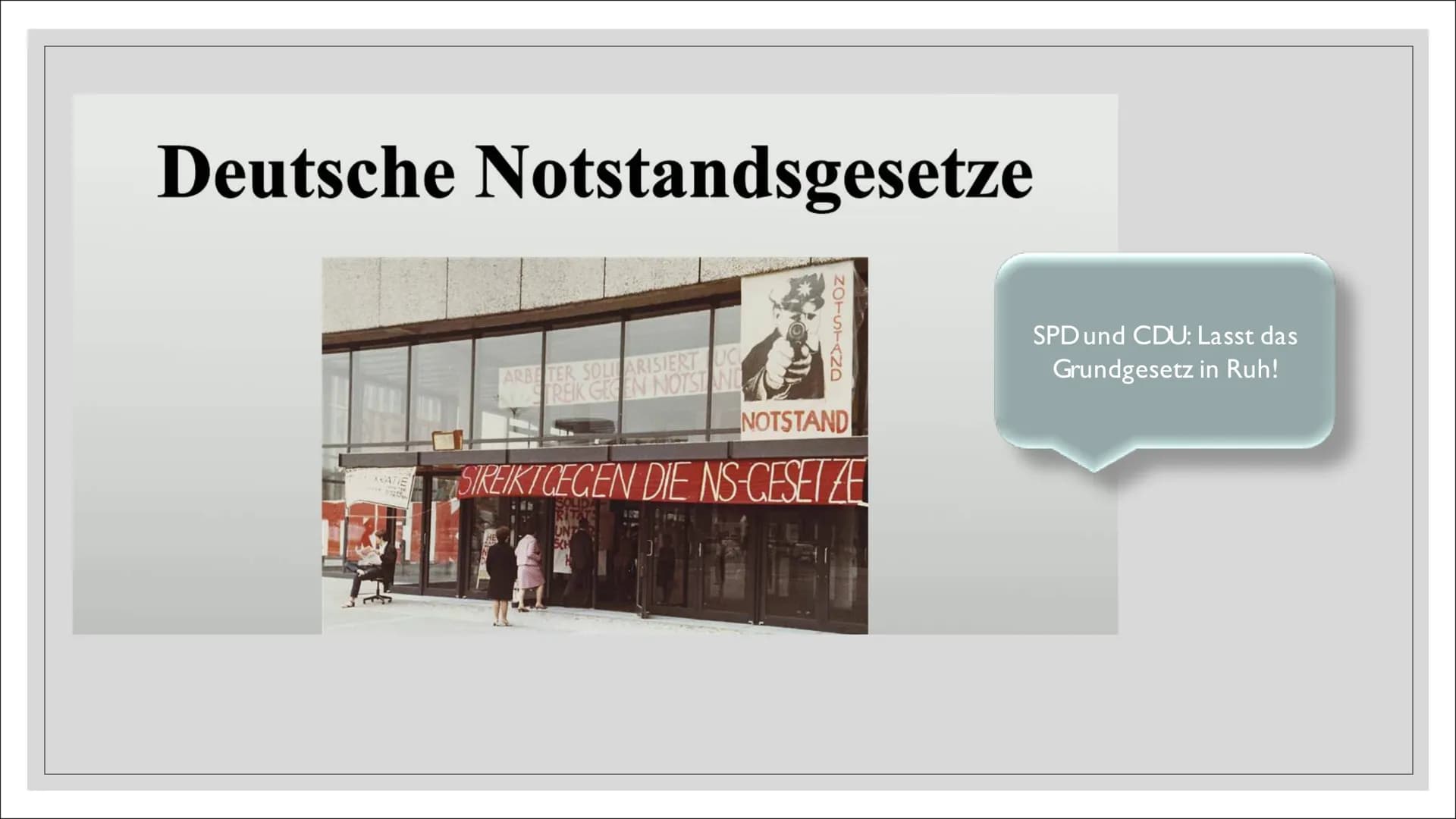 1968
BILD
WELT
STUDENTEN
MORD
bilst
ht
Sch
Kn
11
DIE 1968ER-
BEWEGUNG
Von Sarah Huber
- Gliederung
1.Was ist die 68er-Bewegung
2.Ursachen
3.