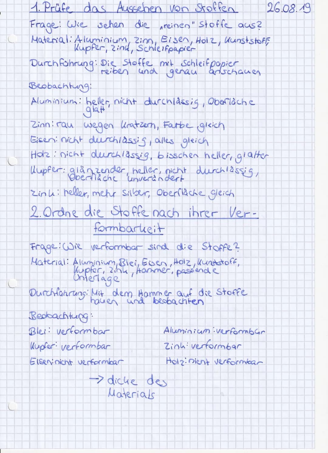 
<p>Die Klasse 5 untersucht die elektrische Leitfähigkeit von verschiedenen Stoffen. Die Fragestellung lautet: Welche Stoffe leiten Strom? A