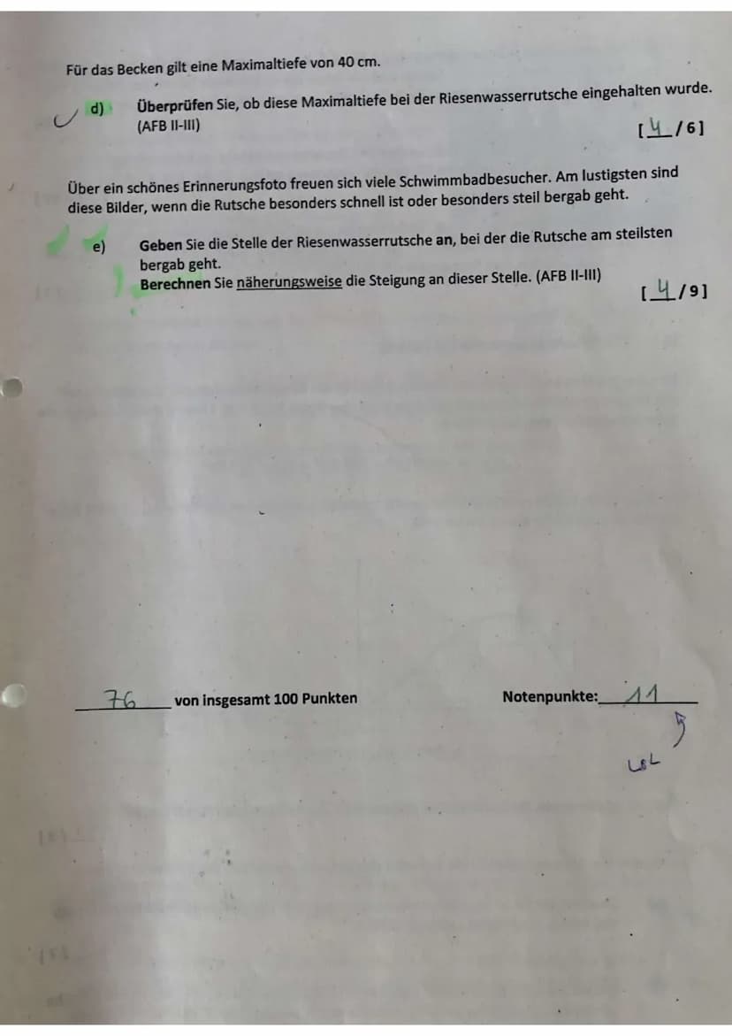 Aufgabe 1: Funktionen beschreiben (AFB I-II)
Untersuchen Sie graphisch die Eigenschaften der folgenden Funktion und tragen Sie Ihre
Ergebnis