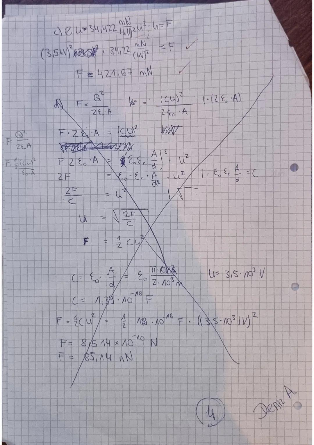 Name: Deniz A.
Aufgabe 1:
Ein luftgefüllter Plattenkondensator besteht aus zwei quadratischen Platten mit der
Kantenlänge 0,50 m und dem Pla