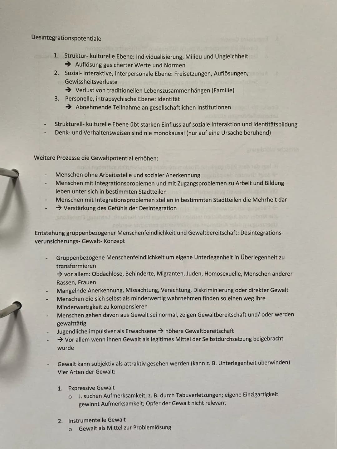 inter-
personale/
Soziale
Ebene
intra-
psychische
Ebene
Handlungs
ebene
Gesellschaftlicher Kontext
Politischer, sozialstruktureller, sozialr
