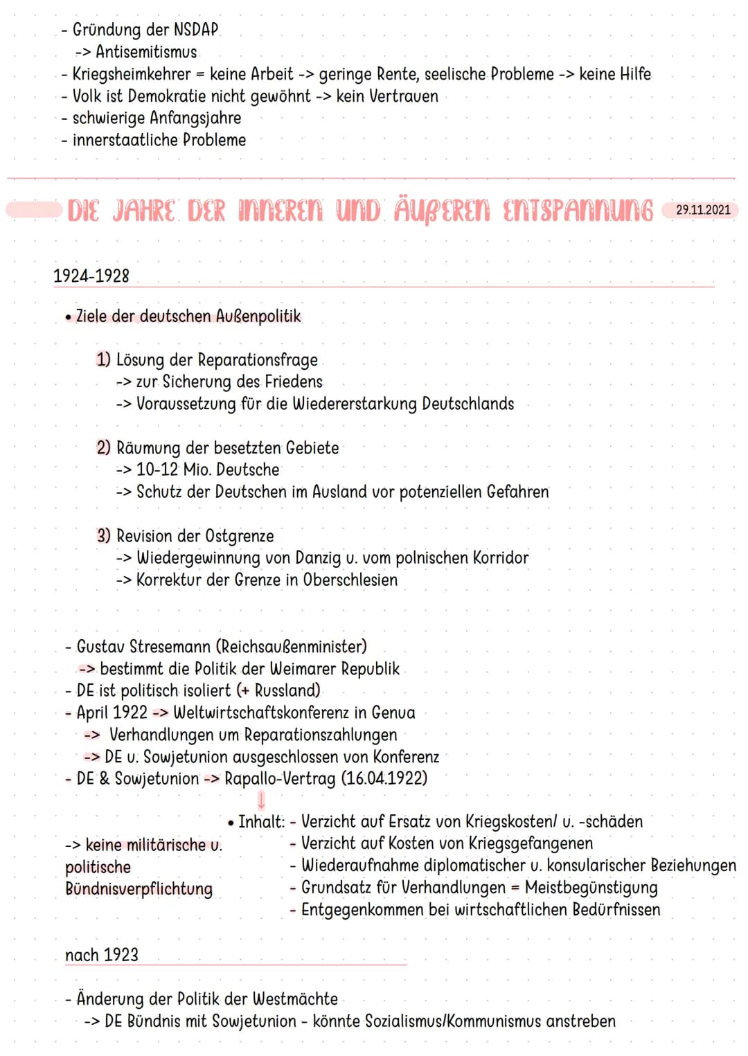 DIE NOVEMBERREVOLUTION 18.10.2021
Lebensmittelrationierung
-> vieles gekürzt
Hunger, Entbehrung.
- dem Staat wird Geld geliehen, um Waffen z