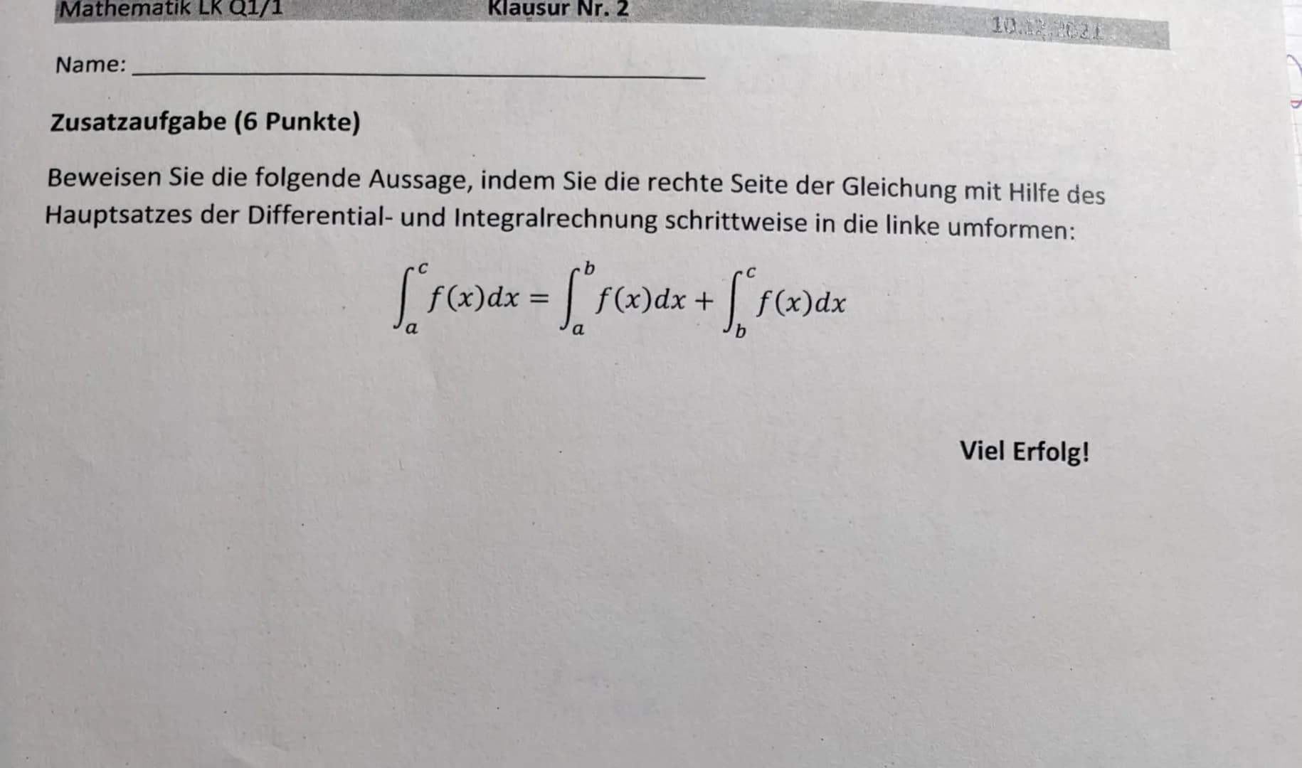 Erster Tell!
Aufgabe 1 (3+3 Punkte)
a) Geben Sie jeweils eine Stammfunktion F zur gegebenen Funktion f an.
a. f(x) = 2x³-4x² + 5+ sin(x)
b. 