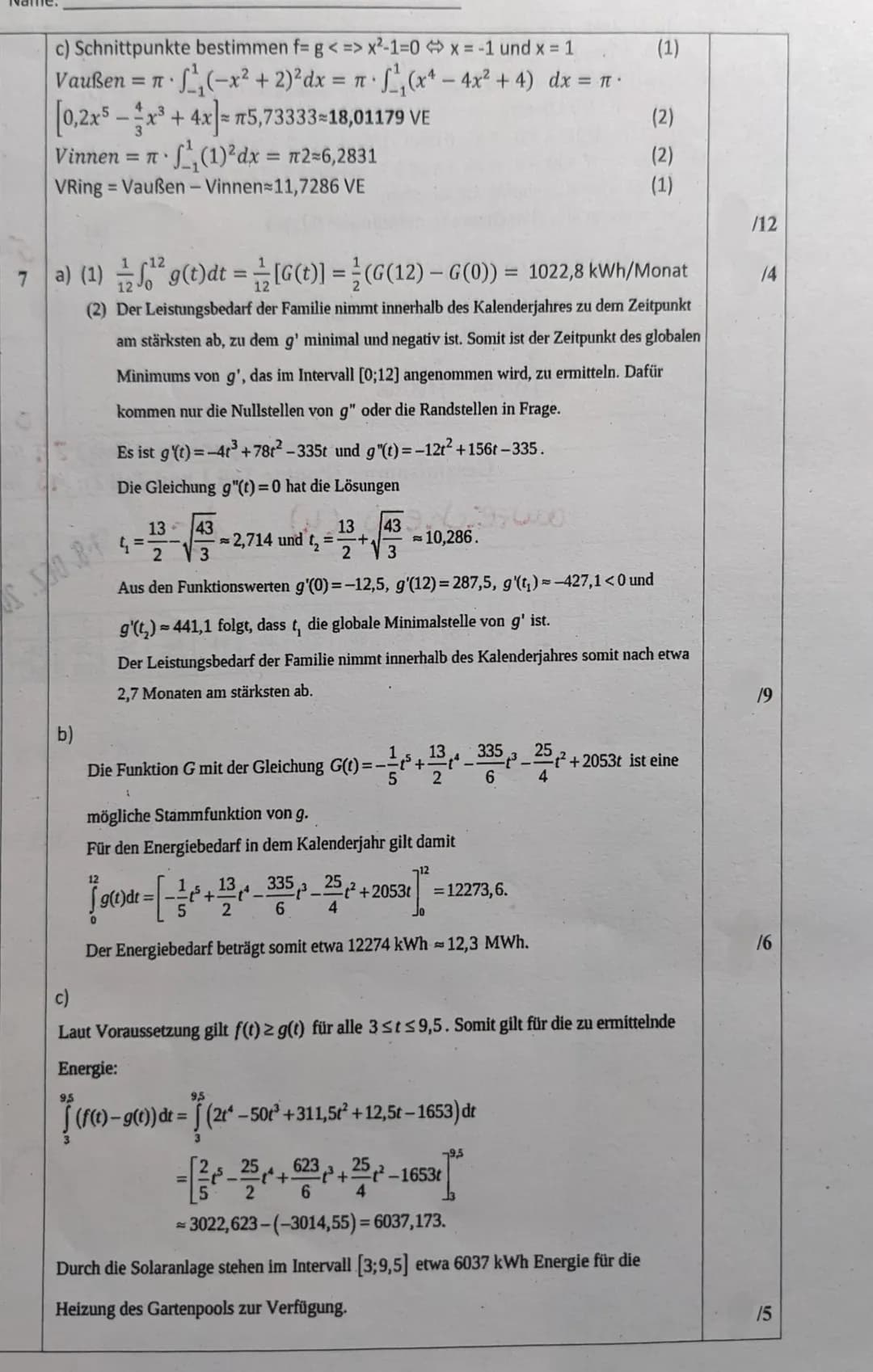 Erster Tell!
Aufgabe 1 (3+3 Punkte)
a) Geben Sie jeweils eine Stammfunktion F zur gegebenen Funktion f an.
a. f(x) = 2x³-4x² + 5+ sin(x)
b. 