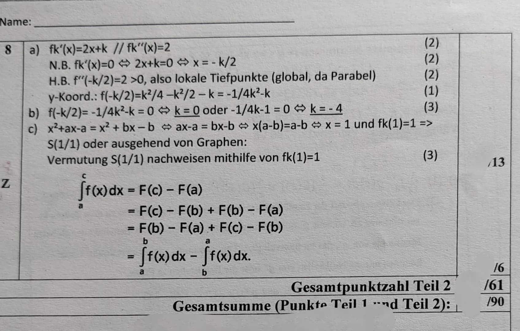 Erster Tell!
Aufgabe 1 (3+3 Punkte)
a) Geben Sie jeweils eine Stammfunktion F zur gegebenen Funktion f an.
a. f(x) = 2x³-4x² + 5+ sin(x)
b. 