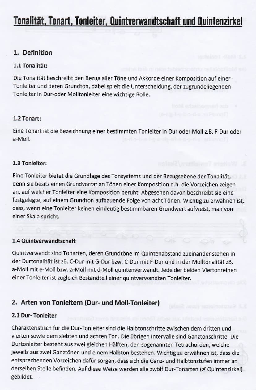 3.3 Pentatonische Tonleiter (bzw. Skala)
Die pentatonische Tonleiter besteht aus fünf Tönen im Abstand eines Ganztonabstandes
oder einer kle