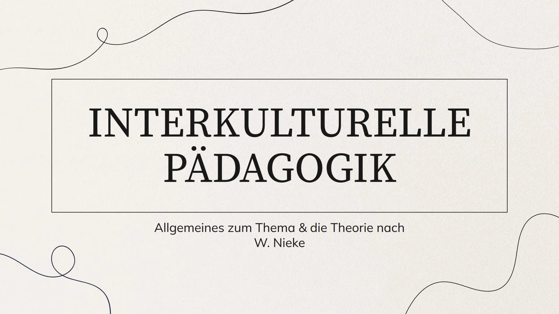 INTERKULTURELLE
PÄDAGOGIK
Allgemeines zum Thema & die Theorie nach
W. Nieke 1. Definition
2. Entstehung der interkulturellen Pädagogik
3. En