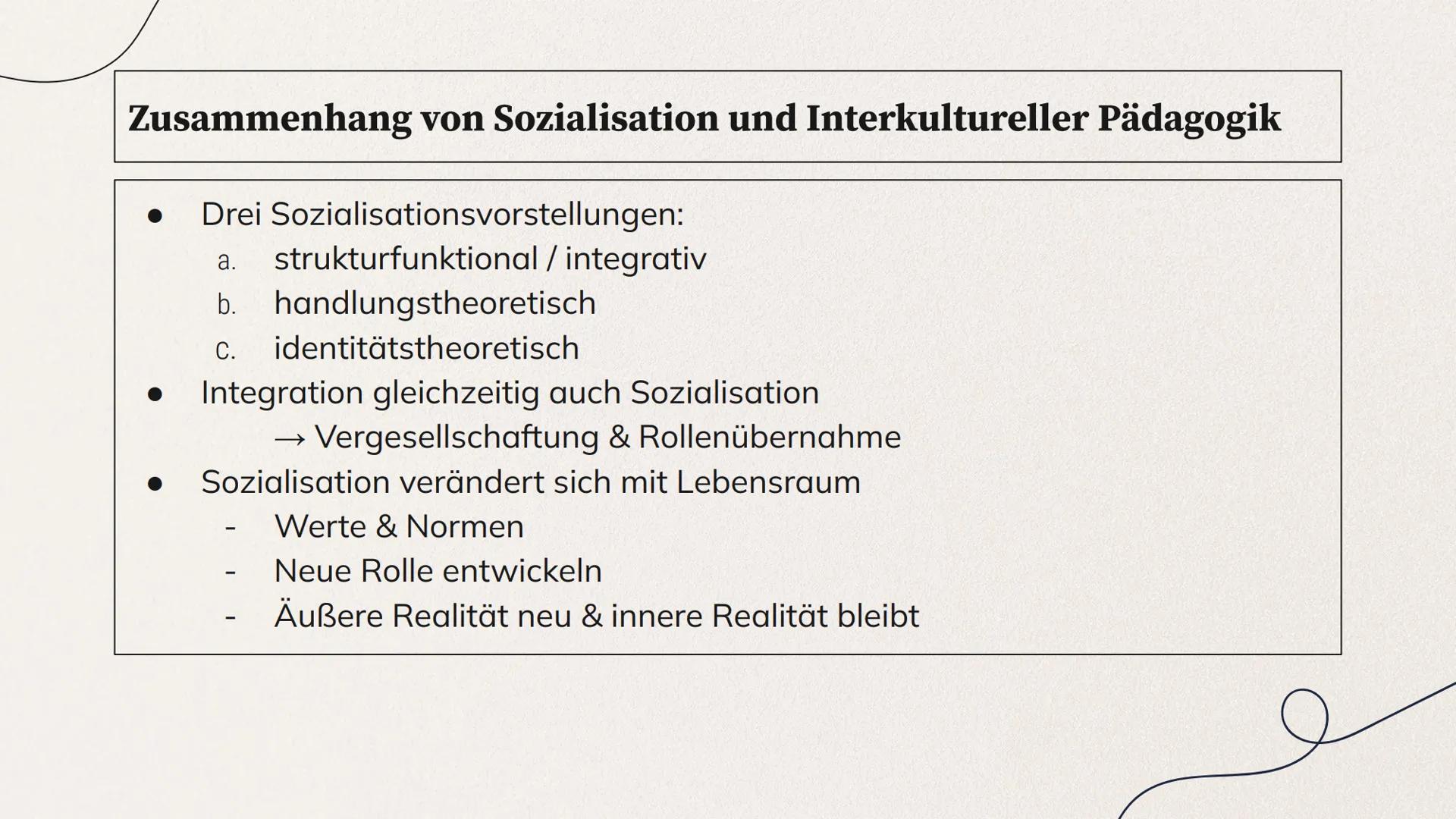 INTERKULTURELLE
PÄDAGOGIK
Allgemeines zum Thema & die Theorie nach
W. Nieke 1. Definition
2. Entstehung der interkulturellen Pädagogik
3. En