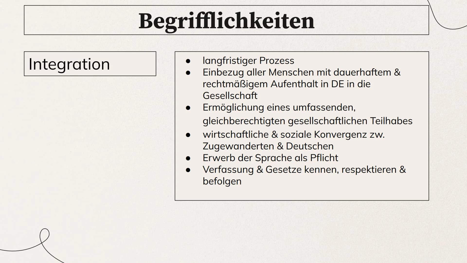 INTERKULTURELLE
PÄDAGOGIK
Allgemeines zum Thema & die Theorie nach
W. Nieke 1. Definition
2. Entstehung der interkulturellen Pädagogik
3. En