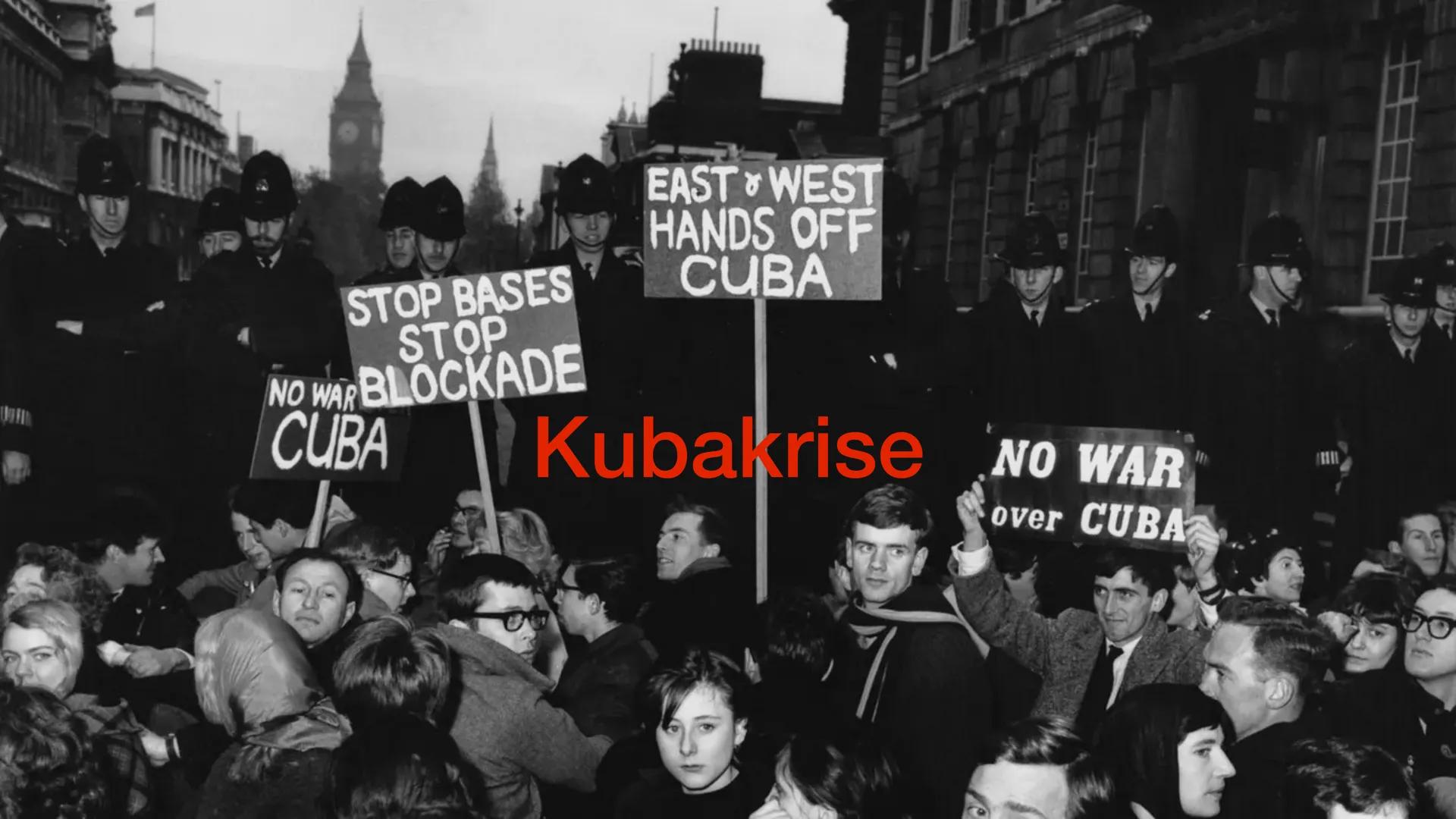 STOP BASES
STOP
NO WAR BLOCKADE
CUBA
EAST WEST
HANDS OFF
CUBA
Kubakrise NO WAR
over CUBA # Struktur

- allgemeine Informationen

- Vorgeschi