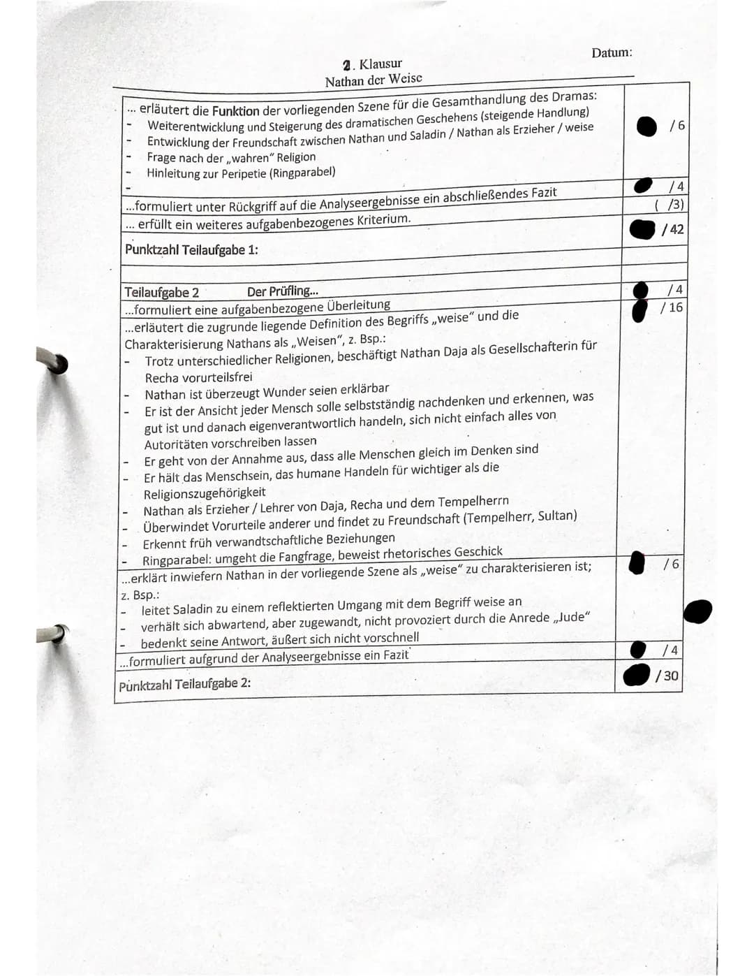 D Q1
1.
Aufgabenstellung
1. Analysieren Sie die vorliegende Szene aus „Nathan der Weise" unter besonderer
Berücksichtigung der Figurendarste
