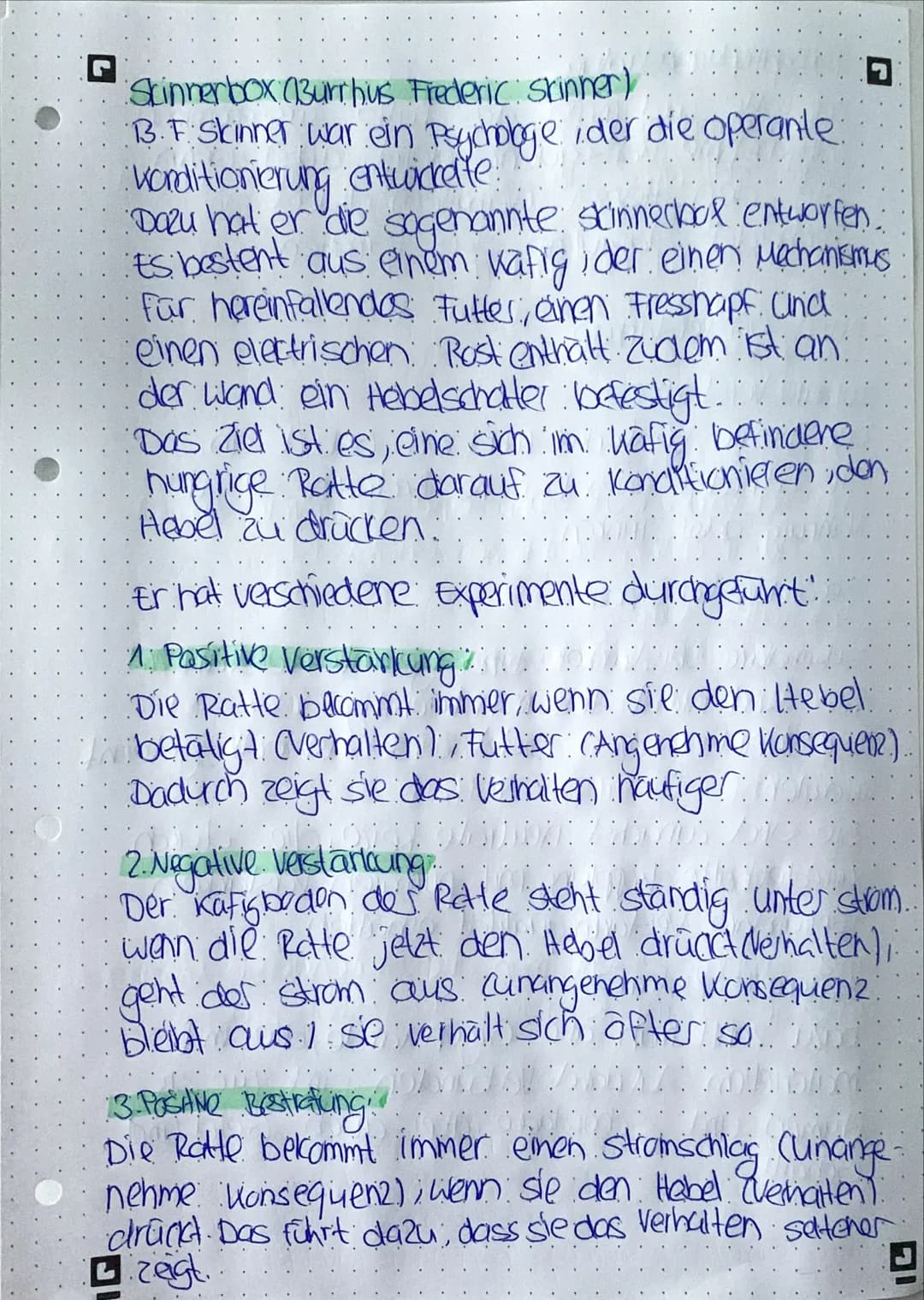 Beim operanten Konditionieren spielt nur das
beobachtete Verhalten eine Rolle.
Bei dieser Art des lomens geht es darum,
dass die konsequenze