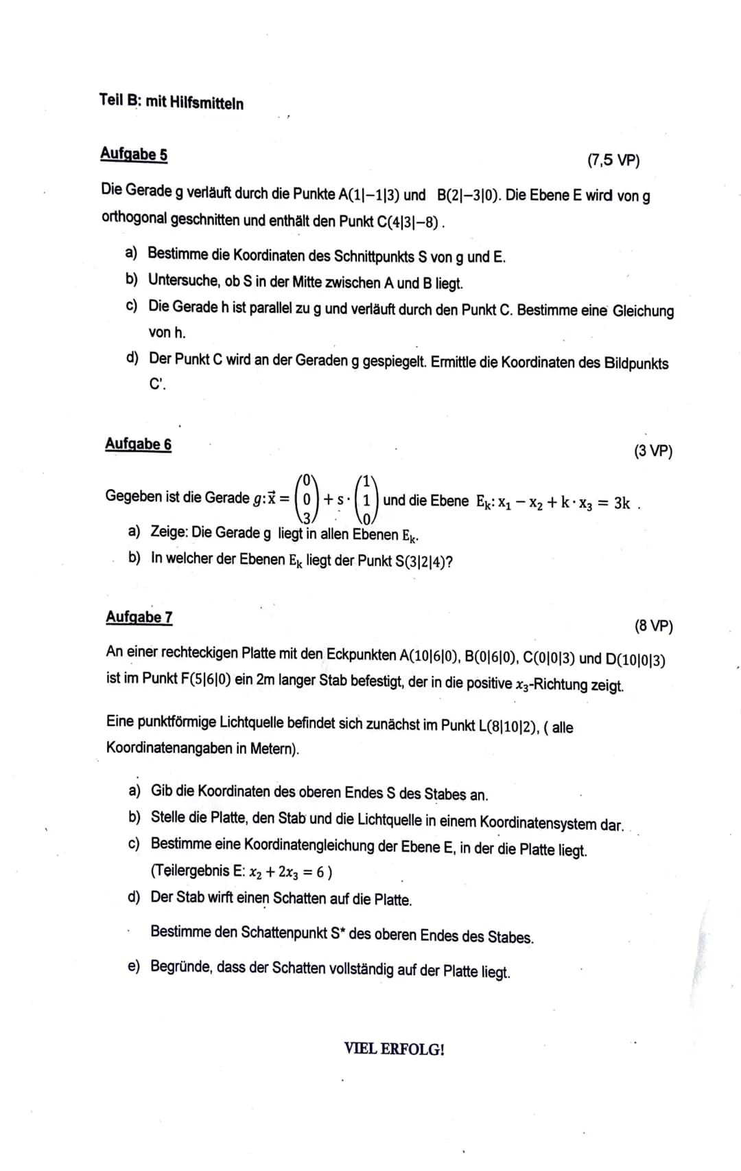 
<h2 id="aufgabe1">Aufgabe 1</h2>
<p>Gegeben sind die drei Punkte A(-1|2|2), B(3|10|3) und C(10|6|7).<br />
a) Zeige, dass das Dreieck ABC g