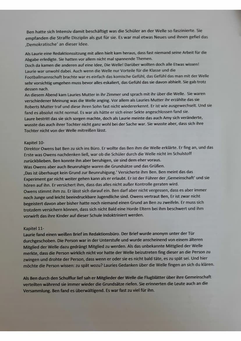 Die Welle - Kapitel Zusammenfassungen
Kapitel 1-
Laurie und Amy werden vorgestellt, Lauries Redaktion & Projekt die ,Ente' wird erwähnt und
