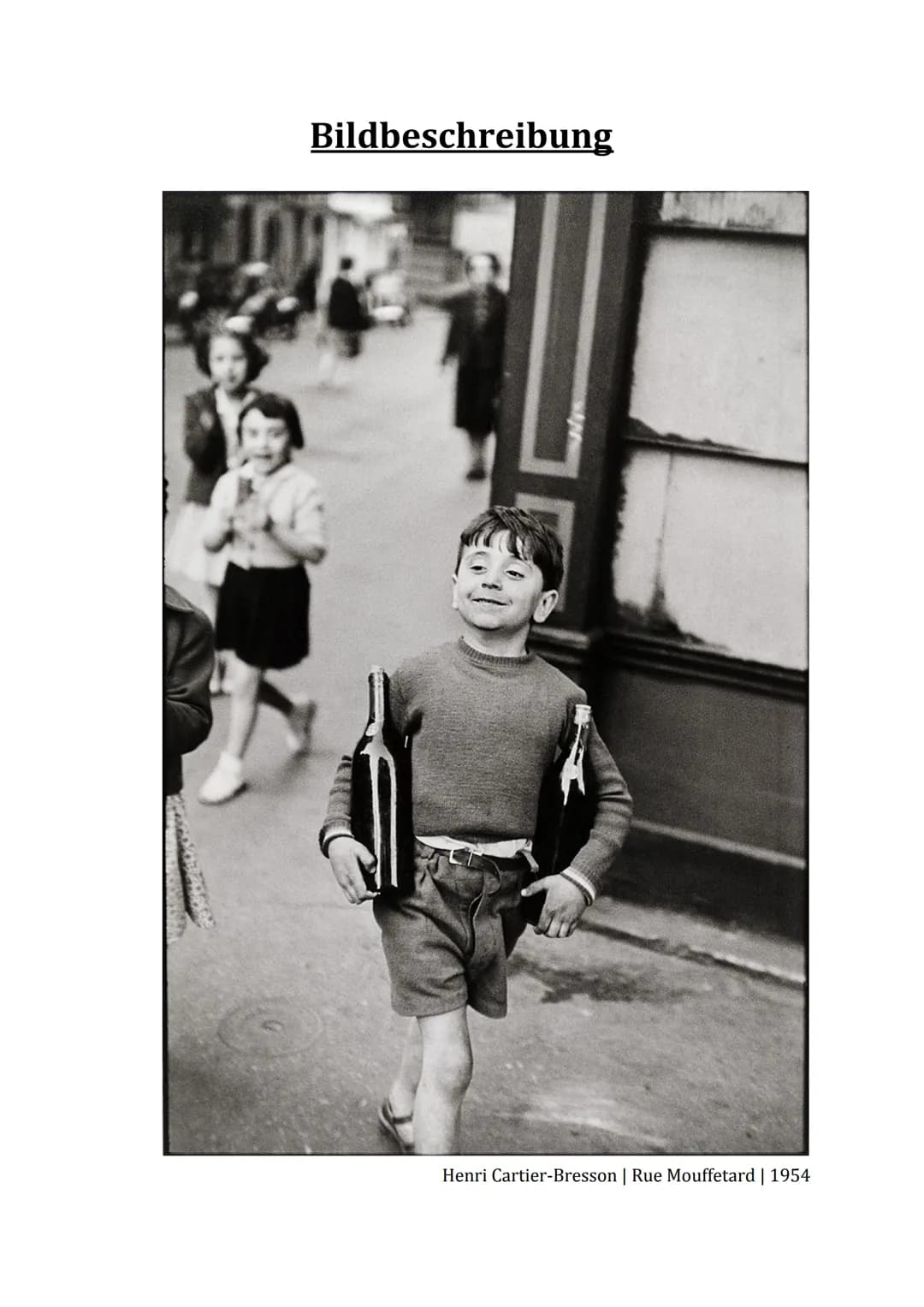 Bildbeschreibung
Henri Cartier-Bresson | Rue Mouffetard | 1954 Die Fotografie "Rue Mouffetard" von dem schwarz-weiß Fotograf Henri Cartier-B