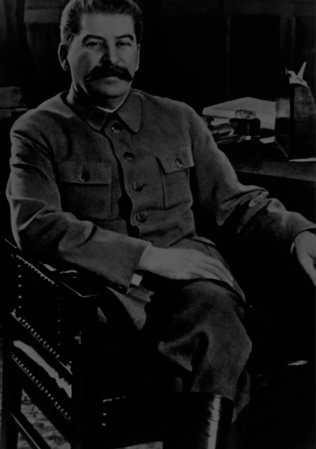  Josef Stalin
Wer war Stalin?
• Ministerpräsident der Sowjetunion
und kommunistischer Politiker
• Diktator der Sowjetunion von
1925-1953
• G