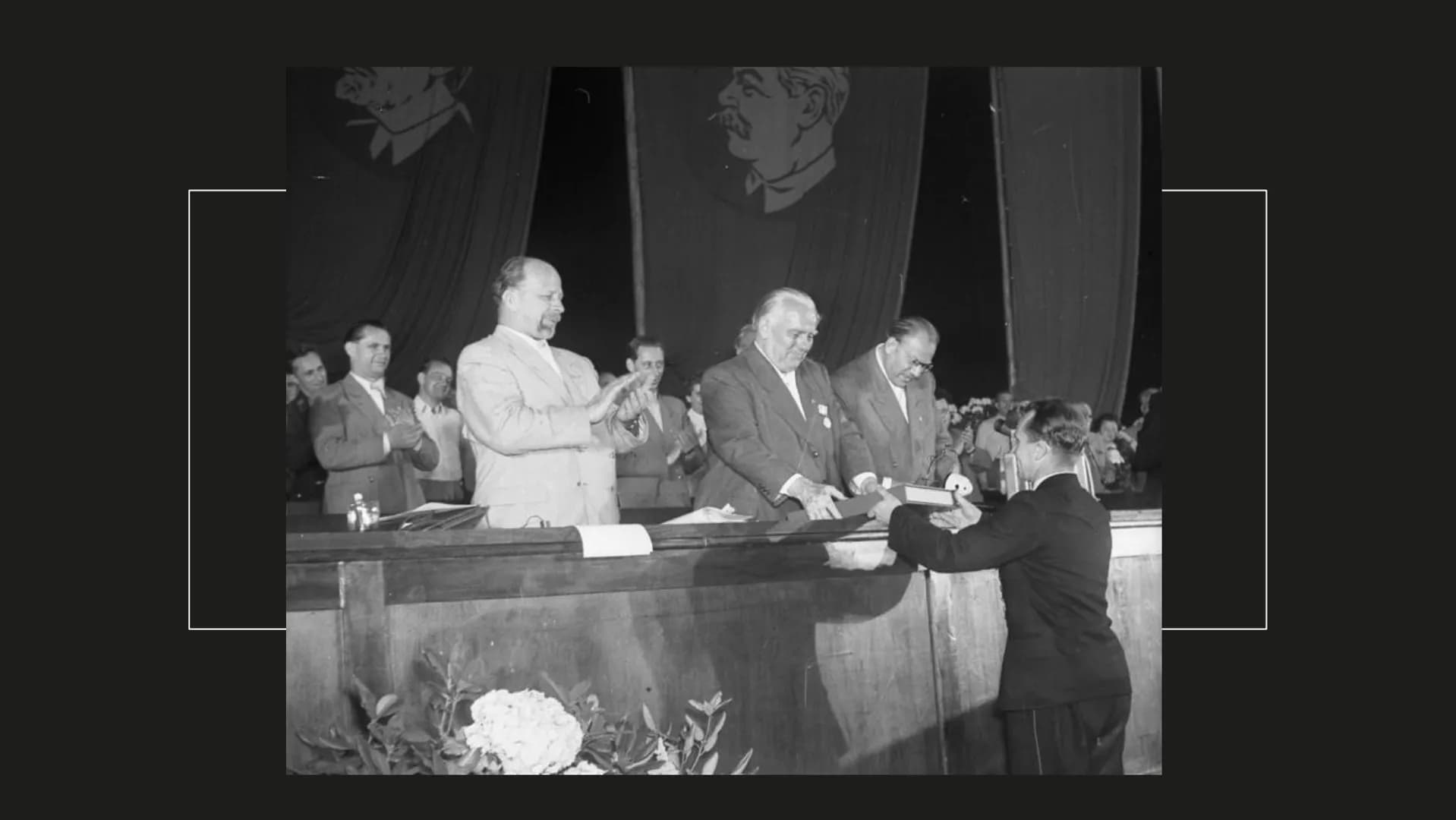Was könnte am 17. Juni
1953 passiert sein? Der Aufstand vom
17.Juni.1953 Gliederung
1. Allgemeines
2. Vorgeschichte
3. Ursachen und Anlass
4