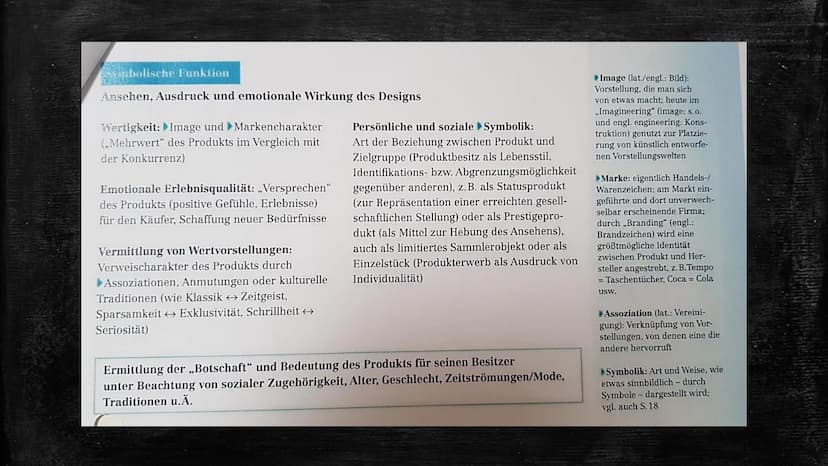Design-Analyse
Kunst Arbeitsauftrag Raja Kluth
12 P2
Kunst Gk
08.05.2020
Design-Analyse -
Michael Thonet:
Der Stuhl von Michael Thonet aus d