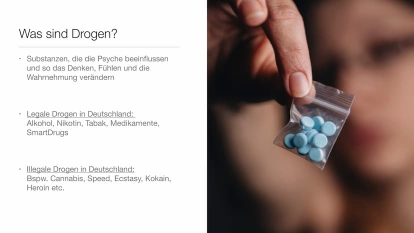 Drogen und ihre Wirkungen Gliederung
●
●
Was sind Drogen überhaupt?
Legale und illegale Drogen
Drogensucht
3 Drogenarten
Die schlimmsten Dro