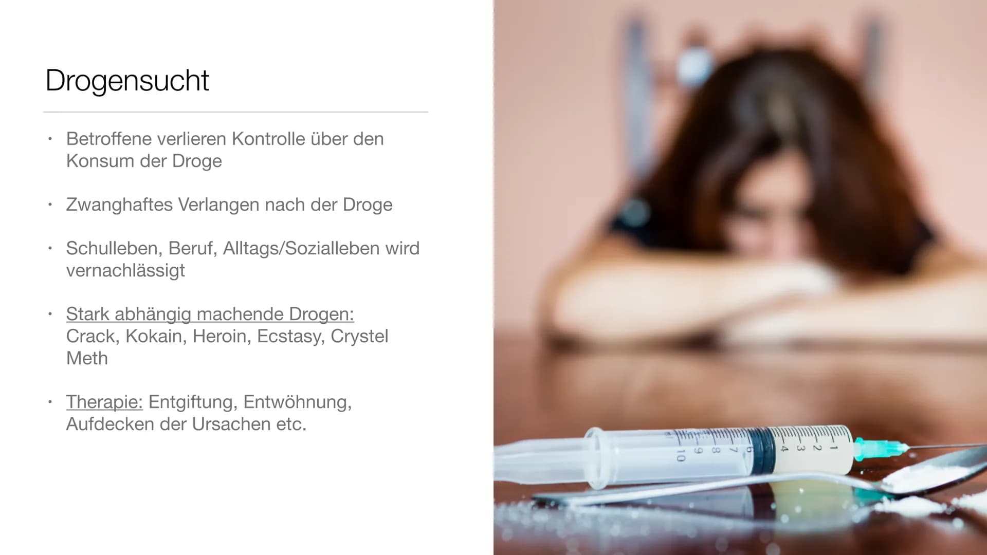 Drogen und ihre Wirkungen Gliederung
●
●
Was sind Drogen überhaupt?
Legale und illegale Drogen
Drogensucht
3 Drogenarten
Die schlimmsten Dro