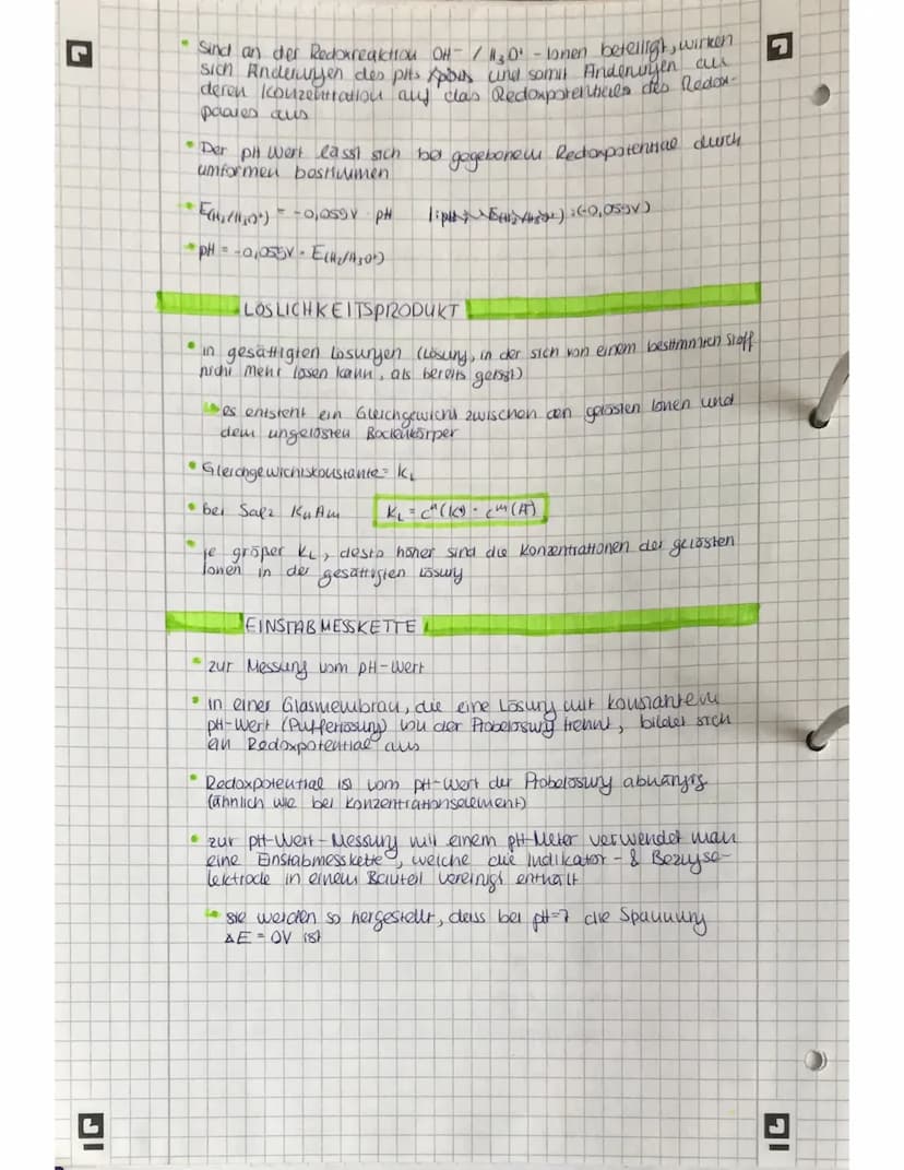 ELEKTROCHEMIE
REDOX REAKTIONEN
Der Begriff der Oxiclation wurde ursprünglich von Antoine lau-
rent de Lavoisier geprägt, der damit die verei