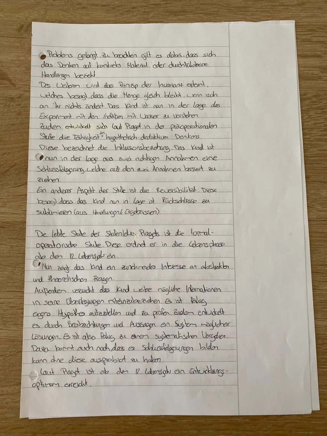 Piagels Theorie
Jean Piaget ist ein sehr einflussreicher Pädagoge,
welcher 1937 seine Theorie über die kognitive Entwicklung
von Kinder erst