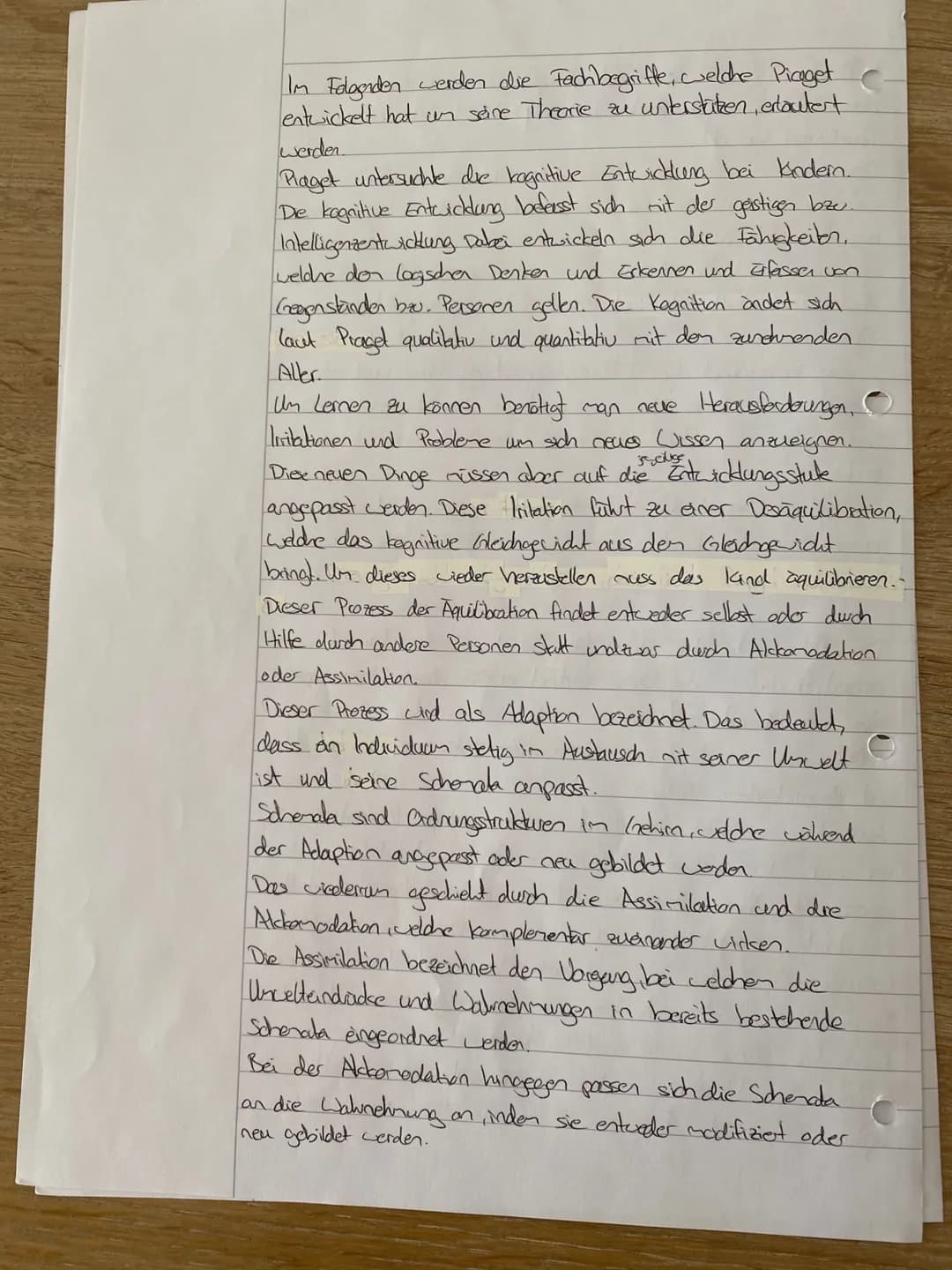 Piagels Theorie
Jean Piaget ist ein sehr einflussreicher Pädagoge,
welcher 1937 seine Theorie über die kognitive Entwicklung
von Kinder erst