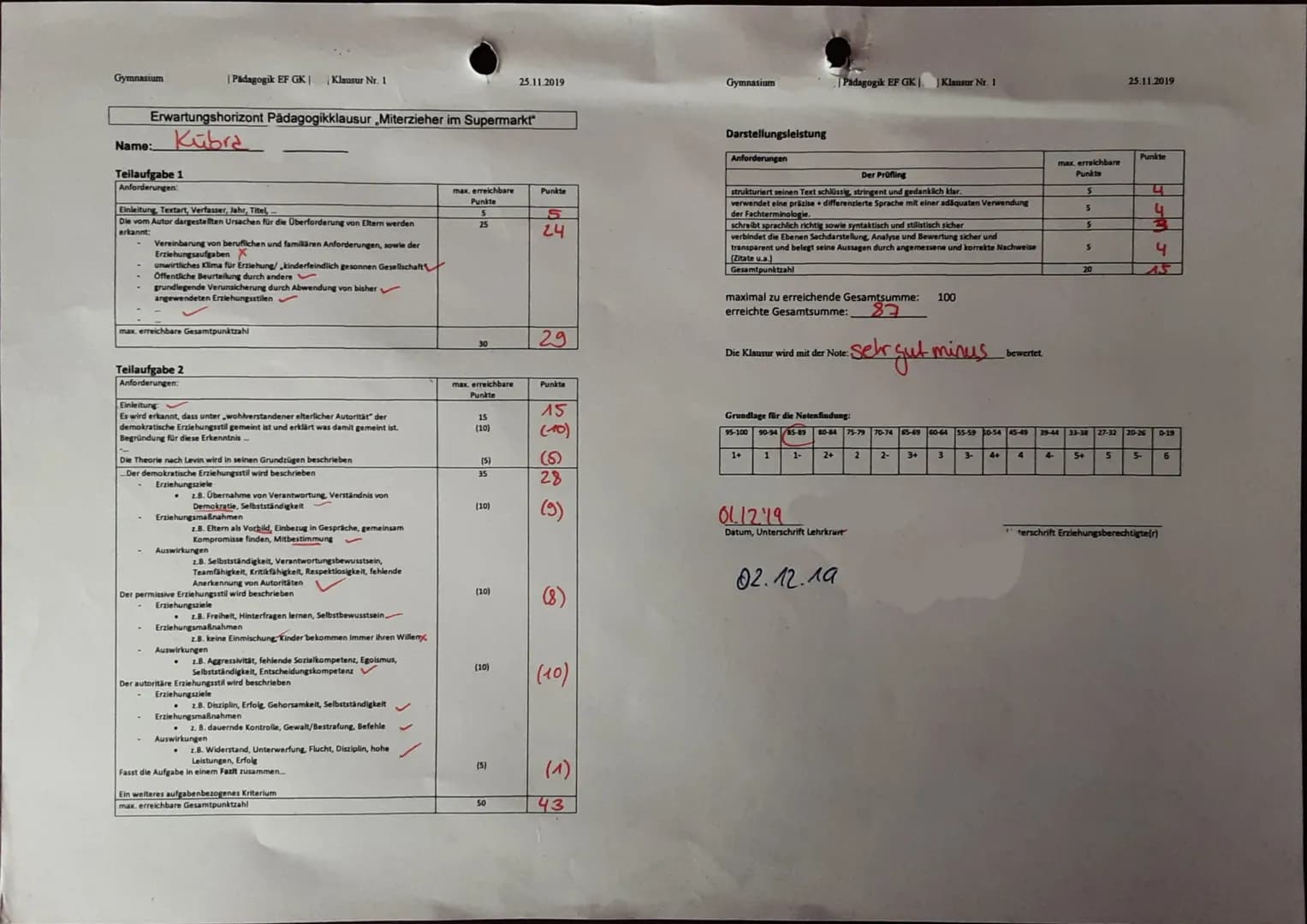 Kübra
2.
Aufgabenstellung:
1. Fasse den Text kurz zusammen und beschreibe, worin der Autor die Ursachen für die
Überforderung mancher Eltern