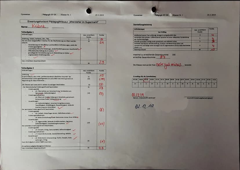 Kübra
2.
Aufgabenstellung:
1. Fasse den Text kurz zusammen und beschreibe, worin der Autor die Ursachen für die
Überforderung mancher Eltern