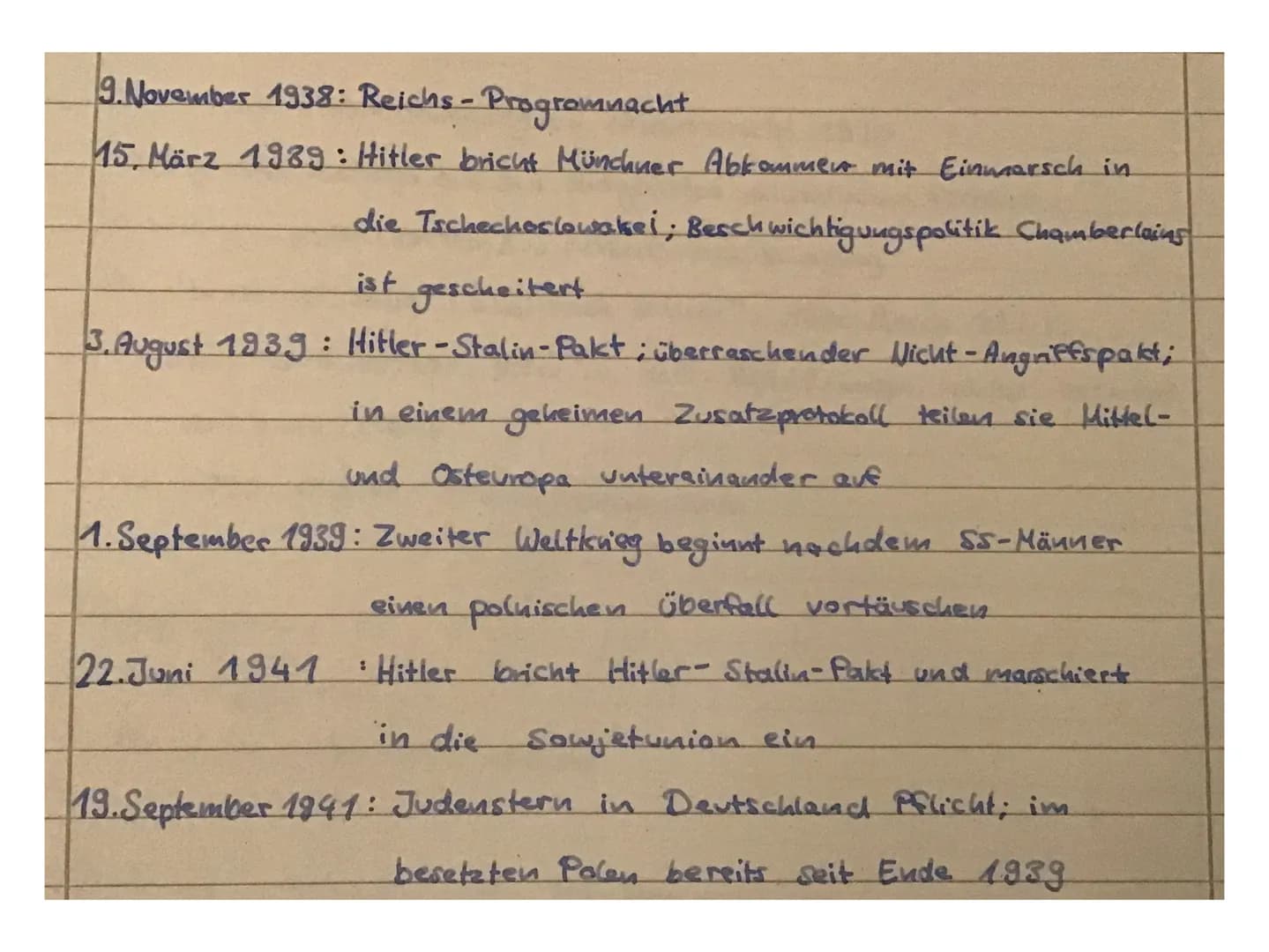 Nationalsozialistische
Diktatur
Zeitstrahl 1933-1945 ZEITSTRAHL 1933-1945
30.Januar 1933: NSDAP-Vorsitzender Adolf Hitler wird von Paul
Hind